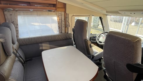 Edens Wanderlust – Luxury camper with every convenience, a dream on wheels!