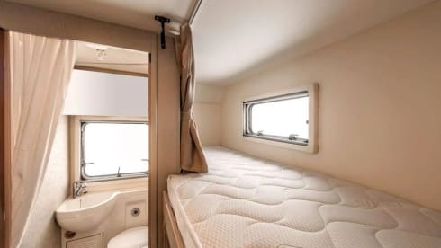 6-person Rimor alcove, unique layout