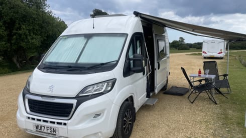 Benson – Ford Campervan mit 4 Schlafplätzen ab 2021