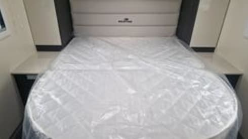 Holly – 2025 Roller Team Zener 696- 5 berth 