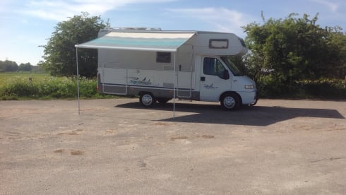 Lovely 6 person Fiat camper for rent