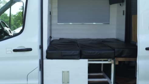 Angus – Superb 4 berth Campervan with Kingsize bed