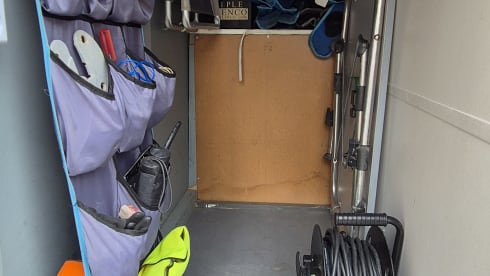 Family camper with 3-person bunk bed (6 persons)