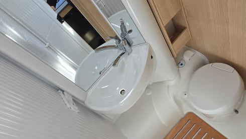 v60  – 3p Sunlight teilintegriert ab 2026