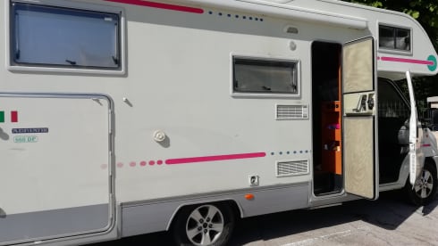 Jhonny Lucky - The lucky camper!