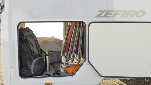 NXM – Zefiro 696 | 4 Berth with Island Bed 
