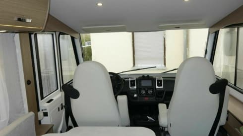 Hulk – Fully integrated motorhome.