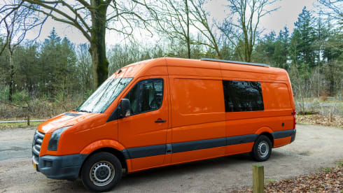 Very Spacious Luxury Off-Grid Camper – Freedom, Comfort & Adventure on Wheels!