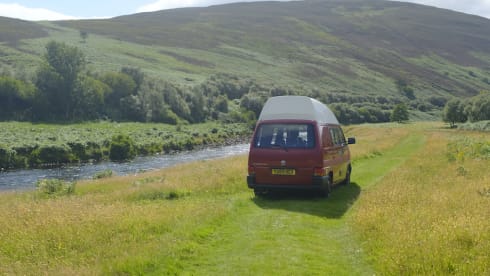 "Thermos" – VW T4 del 2002 con 2 posti letto - a 3 miglia dall'aeroporto di Inverness - *assicurazione inclusa*
