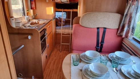 Caroline – Ready to Adventure - 6 Berth Motorhome Hire
