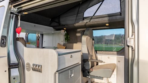 Roza – 4p Renault Camperbus from 2011 - suitable for almost any adventure!