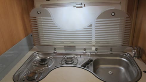 Albert – Chausson Welcome Wohnmobil mit 4 Schlafplätzen und großer Garage mit Verriegelung