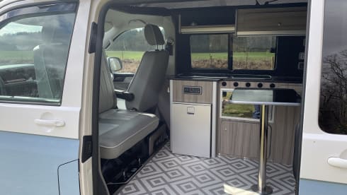 Penelope – Luxury VW T6 4 berth Campervan