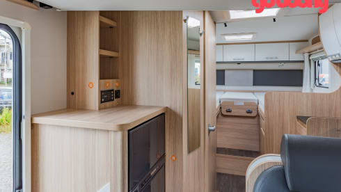 11/20 – 2 berth motorhome with single beds - Automatic