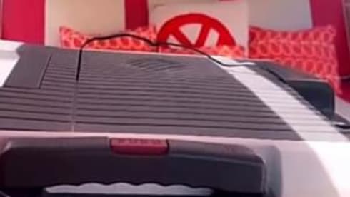 Ruby Tuesday  – Volkswagen Campervan mit 4 Schlafplätzen plus Rundzelt mit 4 Schlafplätzen 