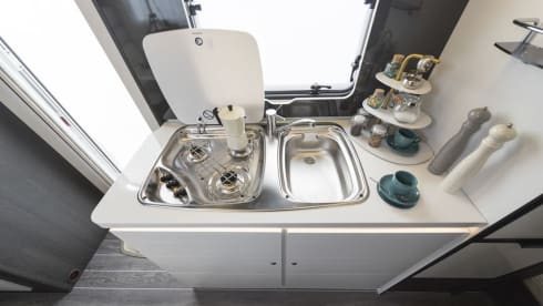 Roller Team Kronos M277 – 4 person camper with large alcove, 2 bed and bunk bed