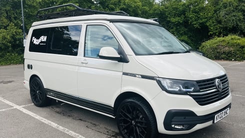 FIGURE 01 – 4 berth Volkswagen campervan from 2022