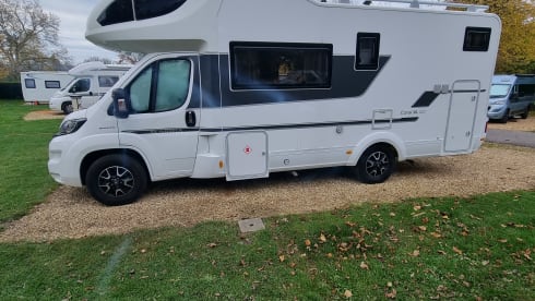 Dolly – Luxury 7 birth Family Motorhome 