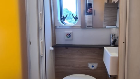 Knaus Boxstar – Beautiful 3/4 person bus camper