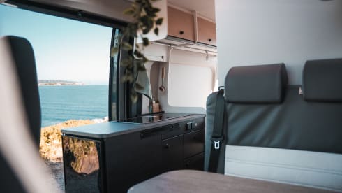 Nazarè – Premium Outdoor Van Rental
