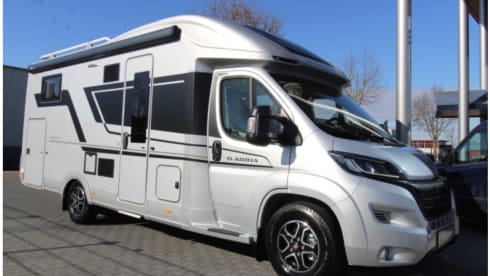 Compleet en zeer luxe uitgeruste 2 persoons (max 3) Adria Matrix Suprème 