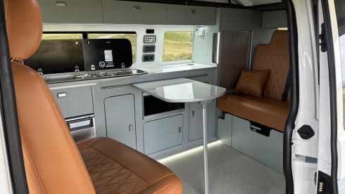 Frank 2.0 – Family Friendly 4 berth Volkswagen T6.1 Pop Top conversion 2024