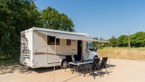 Challenger! – Spacious, modern and luxurious camper with 4 fixed sleeping places - XL garage