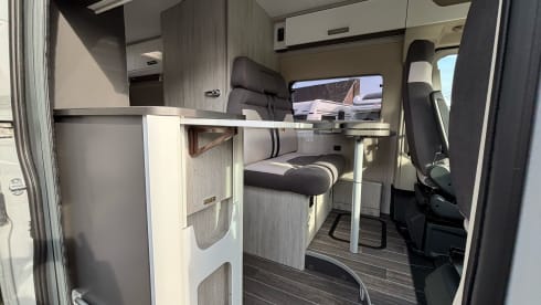 Pol – luxurious long bus camper!