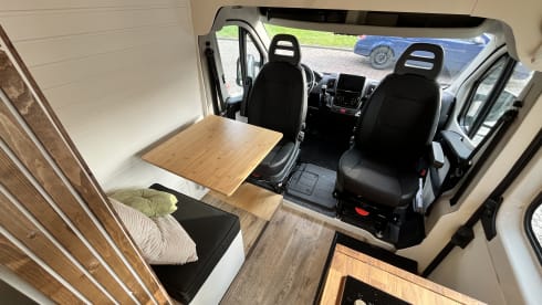 JOEY – 2-seater Peugeot bus from 2019