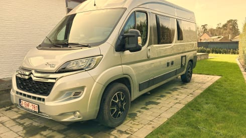 Onze Pössl :-) – Buscamper (2020) with bicycle rack, bedding and linen etc.