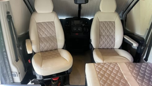 Benson – Ford Campervan mit 4 Schlafplätzen ab 2021