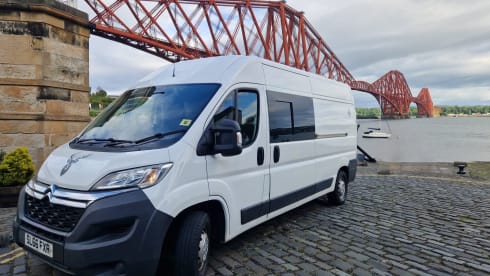 Stag – OFF-GRID 2 berth Shower Kitchen Heating - bedding included - Campervan 2016