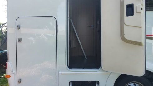 Sunlight A72 – Ideal spacious and neat alcove family camper.