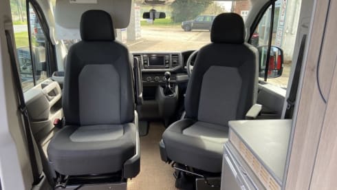 The one with the Orange Triangles – 2020 MWB VW Crafter