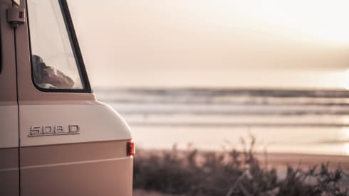 Germaine – Unique Mercedes classic car and off-grid camper