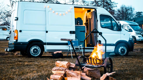 Beautiful DIY camper van with chic look