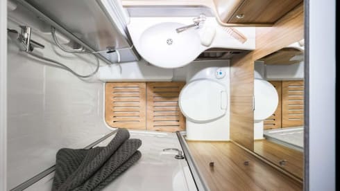 Enjoy Hymer Camper (2018) – 2p Hymer semi-integrated from 2018