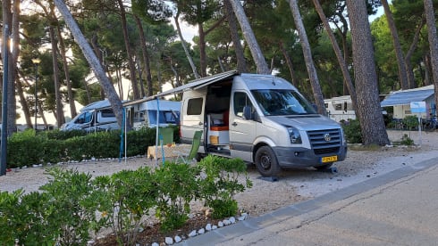 Atmospheric off-grid 2p camper bus *new*