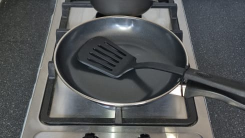 Dream Camper – Spacious LWB VW Crafter