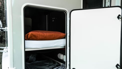 4p 2022 Roller Team – Extra spacious and free camping (330Ah battery, air conditioning and furnishings)