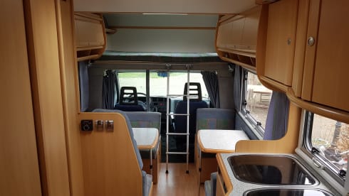 Spacious, cozy and complete family camper