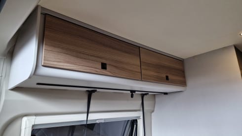 MOBILHOMIE – Campervan Burstner automatic met popup dak (4 slaapplaatsen)