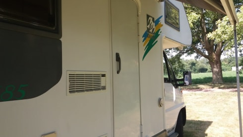 reliable 6-person camper from the A brand knaus with air conditioning