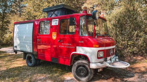 EndlessDestinations – 2p Mercedes-Benz bus from 1976