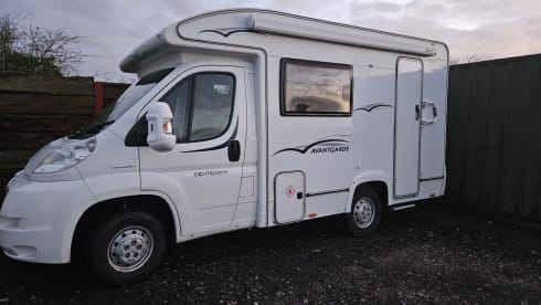 FARAH – 2 berth Peugeot bus from 2009