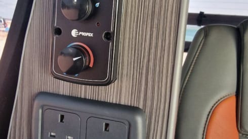Cool Journeys – VW T5 4 berth LWB Auto Sporty Camper with bike rack