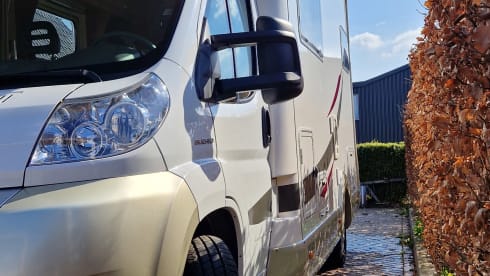 4p Eura Mobil alcove uit 2011
