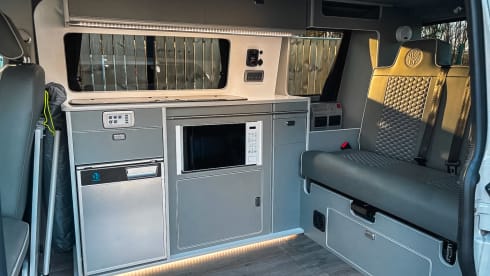 Rogue Three – Top Spec Volkswagen T6.1 | Comfortable & Slick | Sleeps 4