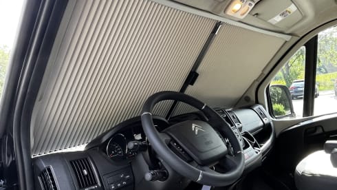 Camperrent 400 – 3p Sunlight bus from 2025