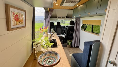 Poppy – Skurriler Familiencamper abseits der Zivilisation 